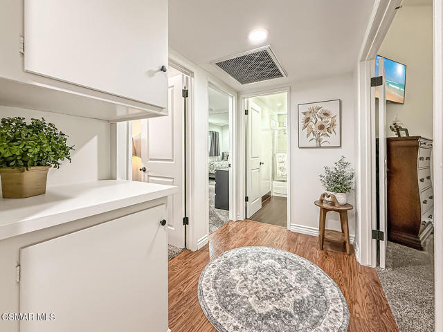 2439 N Lita Place, Simi Valley CA: https://media.crmls.org/mediaz/4b9da981-61ce-4454-bb88-84dc091d1cb4.jpg