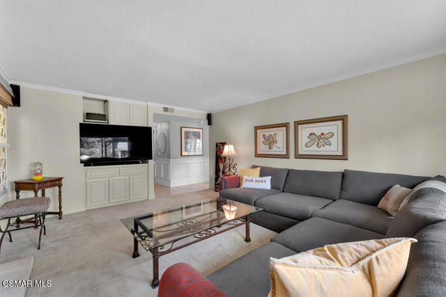 13101 Thomasville Court, Moorpark CA: https://media.crmls.org/mediaz/4b9e2fbc-14e4-4783-92b4-b1d72a6543eb.jpg