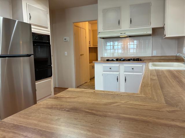 3535 Linda Vista Drive, San Marcos CA: https://media.crmls.org/mediaz/4b9ec1cd-0e36-49d7-8e8e-7f025d6e6e2d.jpg