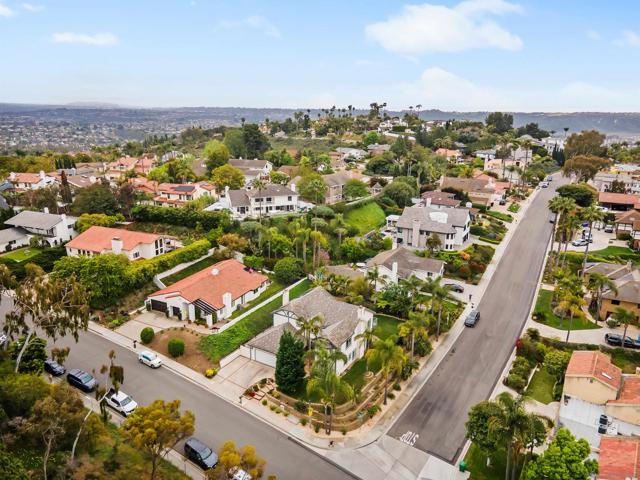 6823 Corintia St, Carlsbad CA: https://media.crmls.org/mediaz/4b9f566b-b339-485f-81d7-cd6efbf951c5.jpg