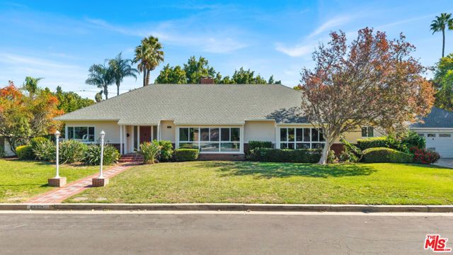 6900 Chisholm Avenue, Lake Balboa CA: https://media.crmls.org/mediaz/4b9f844e-a3fb-4147-8e62-b2e697fee3d0.jpg