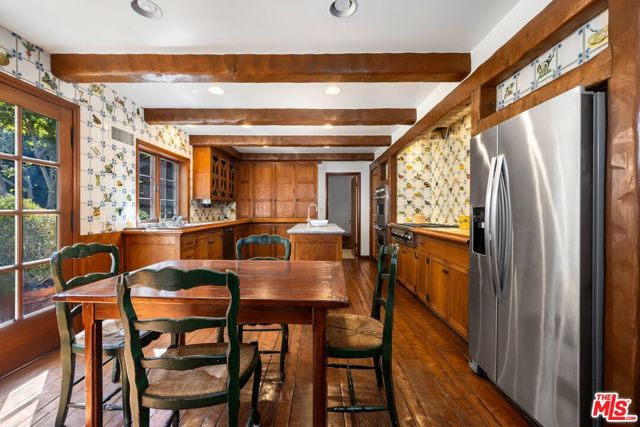 2562 Mandeville Canyon Road, Los Angeles CA: https://media.crmls.org/mediaz/4b9f91eb-cff7-4ec0-ac66-0232cdfcfe68.jpg