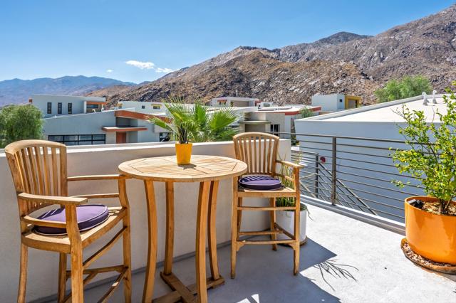 160 Obsidian Loop N, Palm Springs, CA 92264