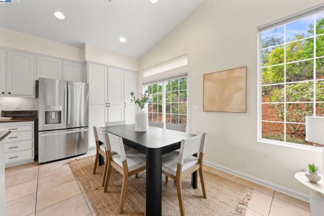 1000 Silver Maple Lane, Hayward CA: https://media.crmls.org/mediaz/4ba092d2-a44d-4c61-a1ed-412a7482bdf1.jpg