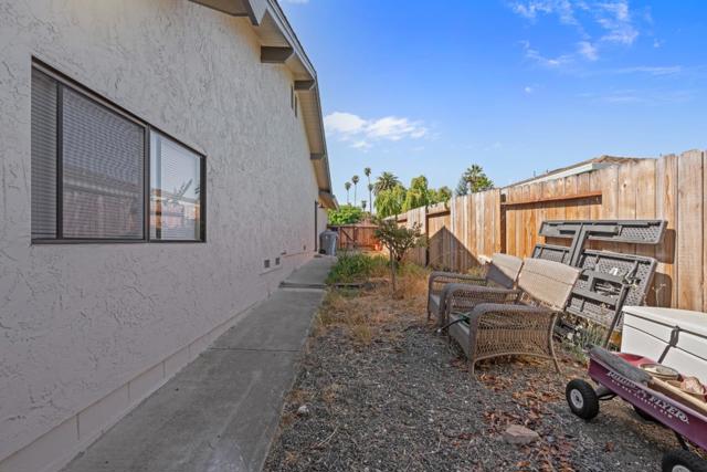 215 Rays Circle, Hollister CA: https://media.crmls.org/mediaz/4ba092ea-bd0b-47c0-82c5-aaf86311a519.jpg