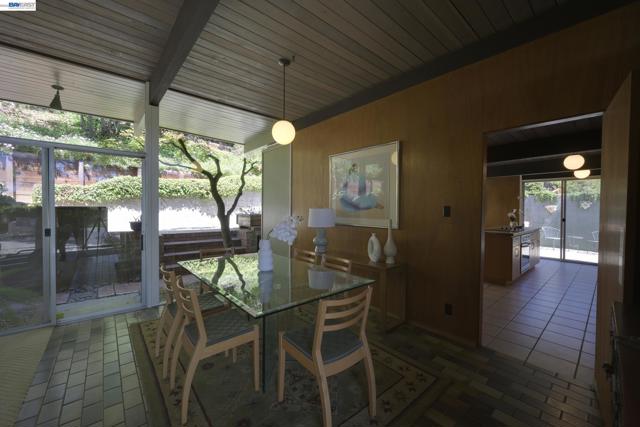 5354 Greenridge Rd, Castro Valley CA: https://media.crmls.org/mediaz/4ba0dcbd-04c7-46f3-b78b-4a305103dc83.jpg