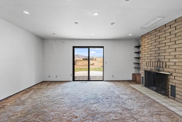 307 Mansfield Road, Hollister CA: https://media.crmls.org/mediaz/4ba1e968-ae69-4720-8b95-3785dc92ac85.jpg