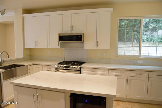 2324 Solway Court, Thousand Oaks CA: https://media.crmls.org/mediaz/4ba201be-df52-4191-baf4-59b34abd30be.jpg