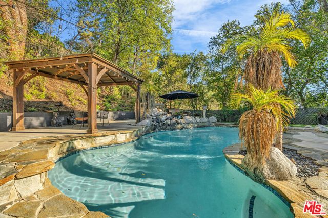 7170 Deveron Ridge Road, West Hills CA: https://media.crmls.org/mediaz/4ba20d2d-6c19-4bdf-a14b-4bb5caa05599.jpg