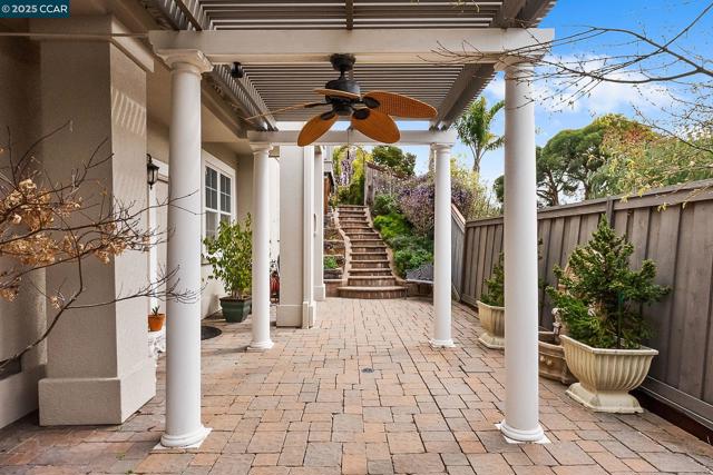 1620 Saint Francis Ct, Benicia CA: https://media.crmls.org/mediaz/4ba22cbc-e6c1-44e0-9ef0-238ce978f260.jpg