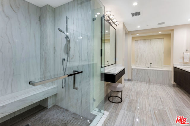 460 N Palm Drive, Beverly Hills CA: https://media.crmls.org/mediaz/4ba29d59-9351-4795-b330-f0aac2e3ac99.jpg