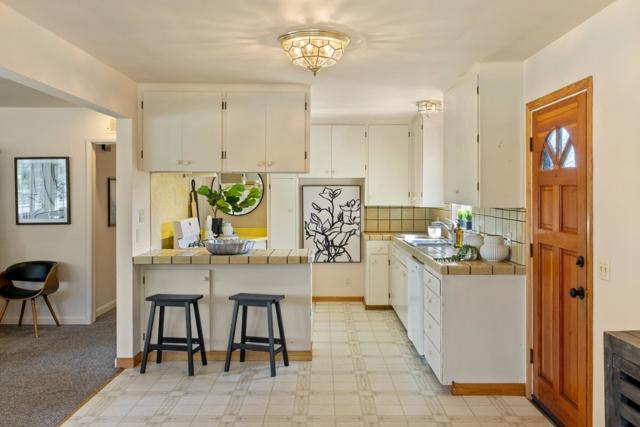 662 Oak Street, Monterey CA: https://media.crmls.org/mediaz/4ba2eda0-1ebf-4c38-852e-b8d390e84b86.jpg