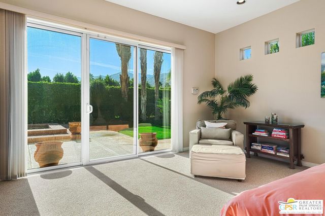 575 E Bogert Trail, Palm Springs CA: https://media.crmls.org/mediaz/4ba3212e-bebd-46e6-b037-406f0e6ea65d.jpg