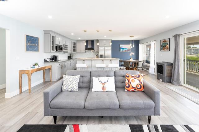 5514 Marlin Ct, Discovery Bay CA: https://media.crmls.org/mediaz/4ba399cd-4415-4d46-99c2-981c6ff8947e.jpg