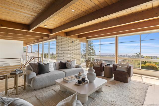 1635 Gascony Rd, Encinitas CA: https://media.crmls.org/mediaz/4ba3ce37-de65-401f-8107-4965ccb7d81d.jpg
