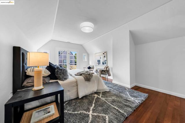 5605 Picardy Dr, Oakland CA: https://media.crmls.org/mediaz/4ba52f87-f3d5-4eb1-a0c0-759ad97db279.jpg