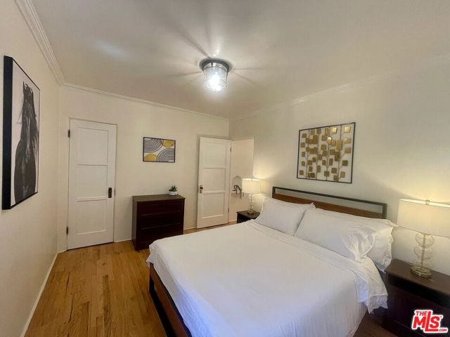 1134 Chelsea Avenue, Santa Monica CA: https://media.crmls.org/mediaz/4ba57195-6c15-4423-a87f-7a4fdc08ddd9.jpg
