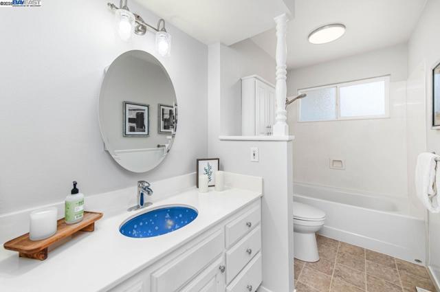 285 Edythe St, Livermore CA: https://media.crmls.org/mediaz/4ba5a1e8-fd2a-4957-a7d4-c8b0377a5ff2.jpg