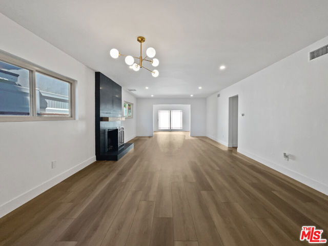 5736 Vantage Avenue, Valley Village CA: https://media.crmls.org/mediaz/4ba6740d-1c1c-46a0-b4ee-929fe9f343f8.jpg