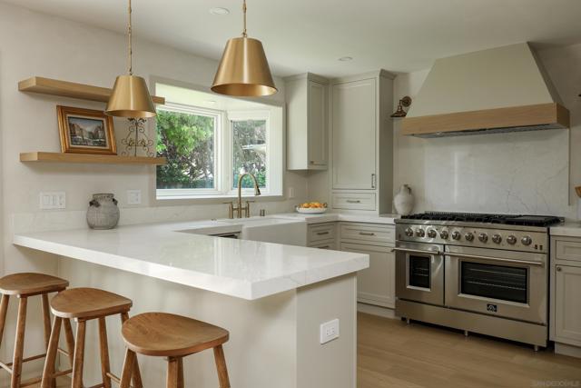 8965 Cliffridge Ave, La Jolla CA: https://media.crmls.org/mediaz/4ba68994-59d5-4315-b3d6-f1d2045d0d8d.jpg