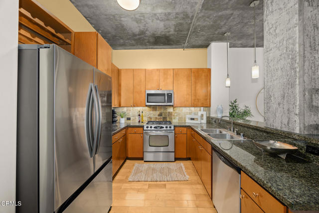 840 E Green Street, Pasadena CA: https://media.crmls.org/mediaz/4ba72832-2d3f-42e3-833b-52e831dbede2.jpg