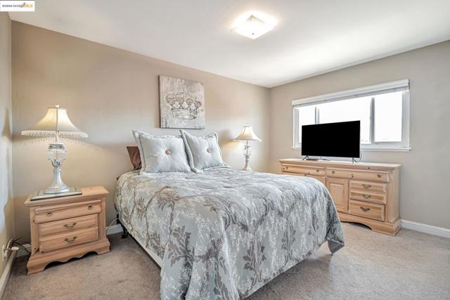 581 Fairway Street, Hayward CA: https://media.crmls.org/mediaz/4ba79658-8c74-4b8d-ab88-a8efc19cb3ab.jpg