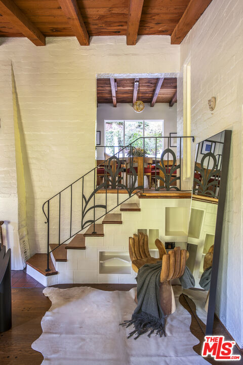 8027 Willow Glen Road, Los Angeles CA: https://media.crmls.org/mediaz/4ba80388-8633-4a3d-a468-16260b1d486c.jpg