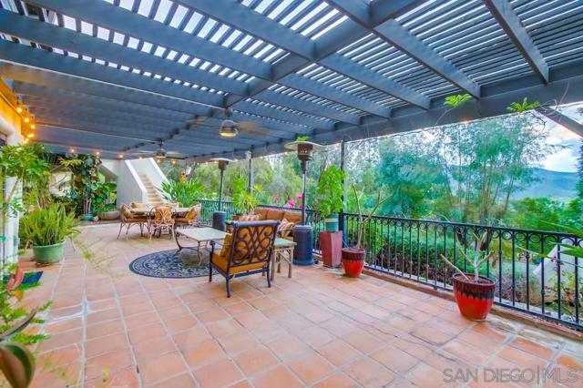 1935 Vista De La Montana, El Cajon CA: https://media.crmls.org/mediaz/4ba8f98b-4cb7-49be-9c94-d2a411f6b11d.jpg