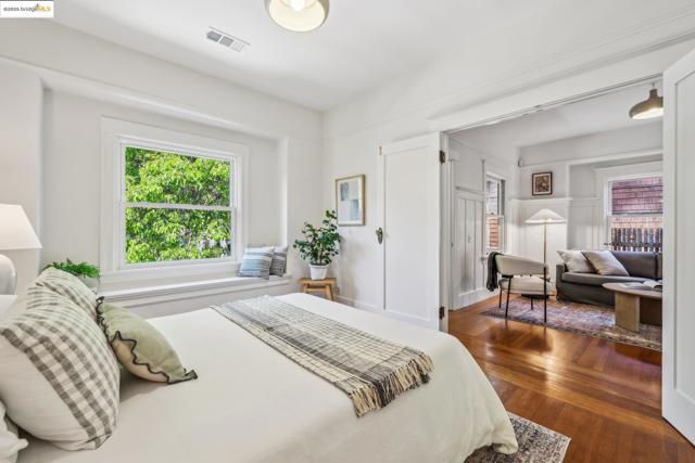 2705 Mathews St, Berkeley CA: https://media.crmls.org/mediaz/4ba958fe-f3fb-4810-a206-268d494965f8.jpg