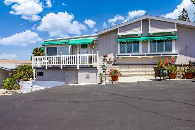 2130 Sunset Dr, Vista CA: https://media.crmls.org/mediaz/4ba95c28-8fb1-4697-bfe8-19ddae591fe2.jpg