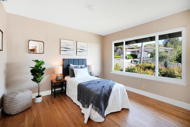 3218 Oakes Dr, Hayward CA: https://media.crmls.org/mediaz/4ba9a675-61a3-41a9-bb1c-9601d88b2a6b.jpg
