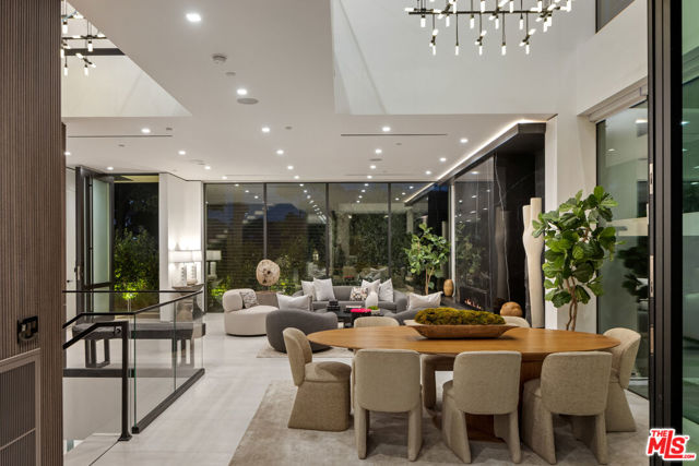 137 S Wetherly Drive, Beverly Hills CA: https://media.crmls.org/mediaz/4ba9be53-9300-4510-babb-bfd156176c26.jpg