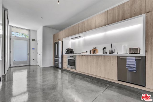 901 Hancock Avenue, West Hollywood CA: https://media.crmls.org/mediaz/4ba9f4a3-bd26-4b2b-9459-8bba1071ec5c.jpg