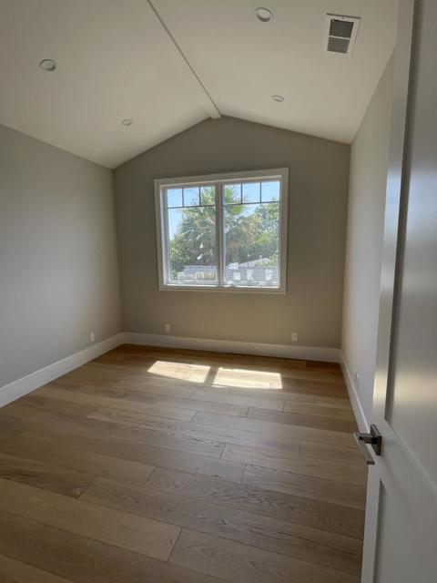 610 Stanford Avenue, Redwood City CA: https://media.crmls.org/mediaz/4baa872c-7d3b-43dd-bda4-096e6fe7b925.jpg