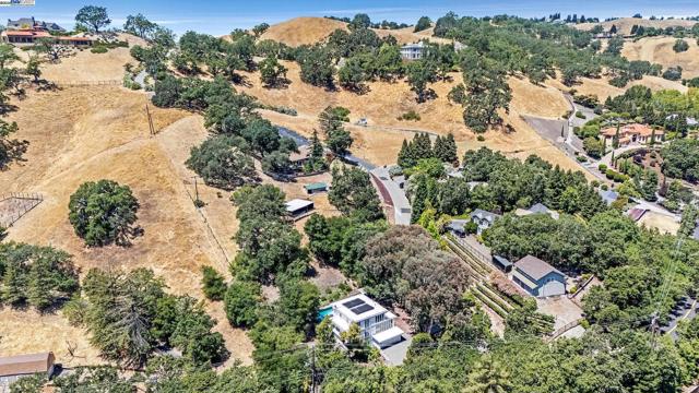 1923 Green Valley Rd, Alamo CA: https://media.crmls.org/mediaz/4baabde8-082c-4d7f-98c0-9fe02c1833b7.jpg