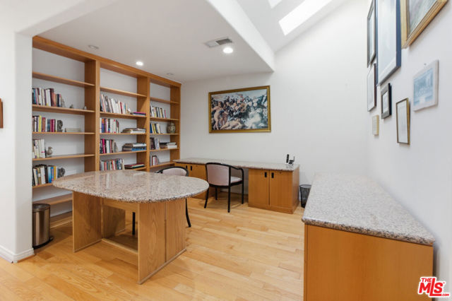 20456 Pacific Coast Highway, Malibu CA: https://media.crmls.org/mediaz/4baad9f2-af7a-4b8c-8928-ae022e8efa1c.jpg