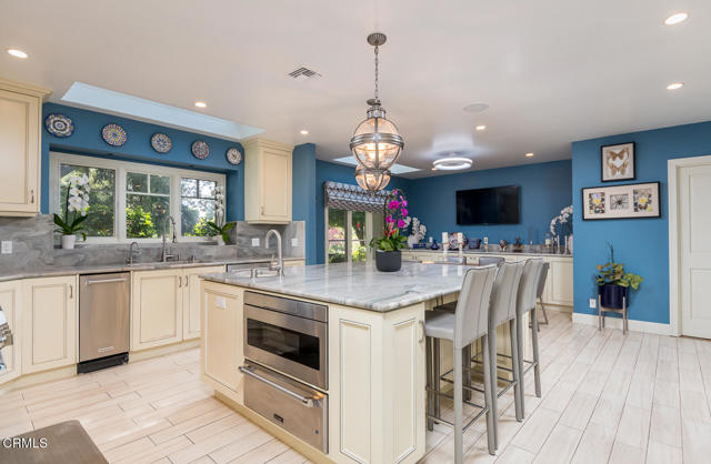 Detail Gallery Image 11 of 42 For 4409 Encinas Dr, La Canada Flintridge,  CA 91011 - 5 Beds | 4 Baths