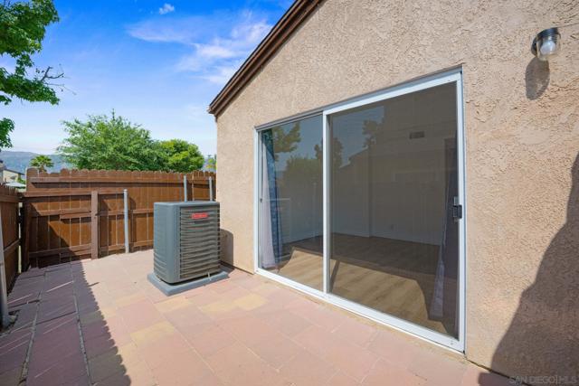593 Parkview Dr, Lake Elsinore CA: https://media.crmls.org/mediaz/4bab62f5-2fb8-4dba-8b2d-2f719088ad05.jpg
