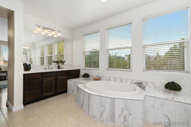 10518 Monterey Ridge Dr, San Diego CA: https://media.crmls.org/mediaz/4babd353-efab-4af1-927b-8aeb77d52989.jpg