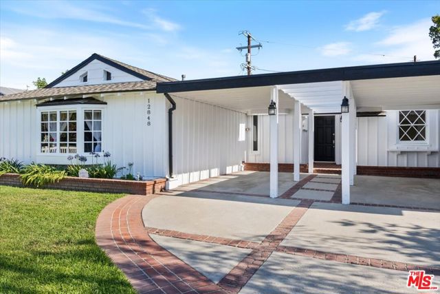 12848 Tiara Street, Valley Village CA: https://media.crmls.org/mediaz/4bac4c8b-4bed-422d-b4aa-1fcedb2c0eba.jpg