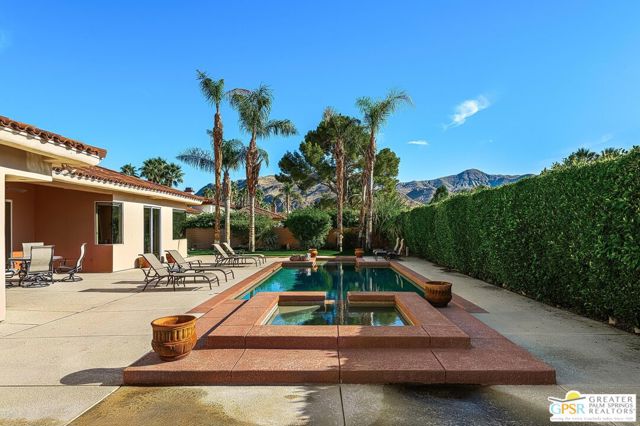 575 E Bogert Trail, Palm Springs CA: https://media.crmls.org/mediaz/4bacd8b9-4a8a-4c4a-b572-68bac48b6d53.jpg