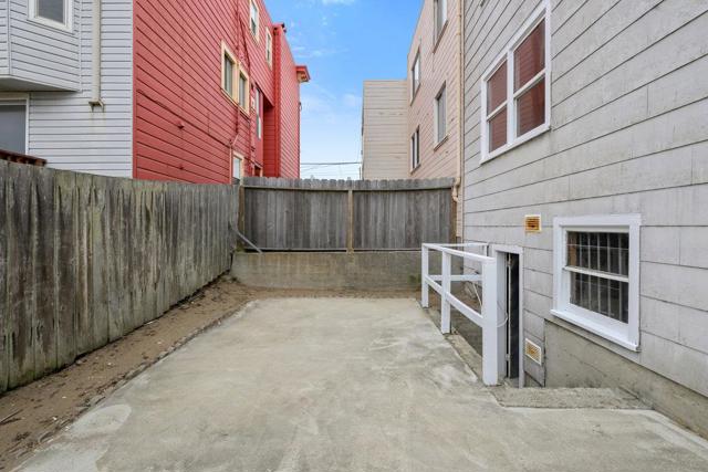 509 44th Avenue, San Francisco CA: https://media.crmls.org/mediaz/4bad0db6-fe3c-4054-a747-c01e96fc8e3c.jpg
