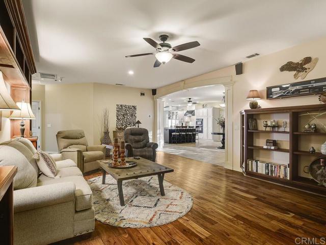 31755 Rancho Vista Road, Temecula CA: https://media.crmls.org/mediaz/4bad243b-4fb9-4a93-b82c-f4f27c285fa4.jpg