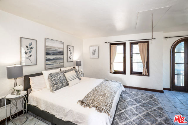 6655 Emmet Terrace, Los Angeles CA: https://media.crmls.org/mediaz/4bad2832-148c-4ec9-b48a-6d5ddde9e8b2.jpg