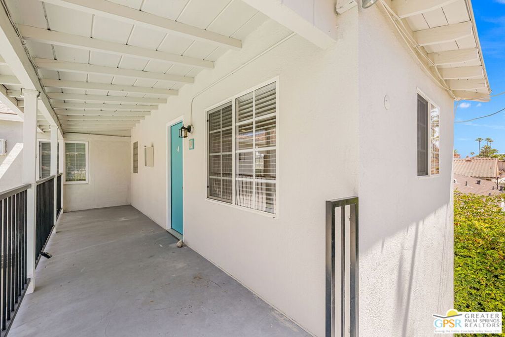 https://media.crmls.org/mediaz/4bad4f1b-11b3-472e-a976-16f4ab223e9f.jpg?preset=X-Large