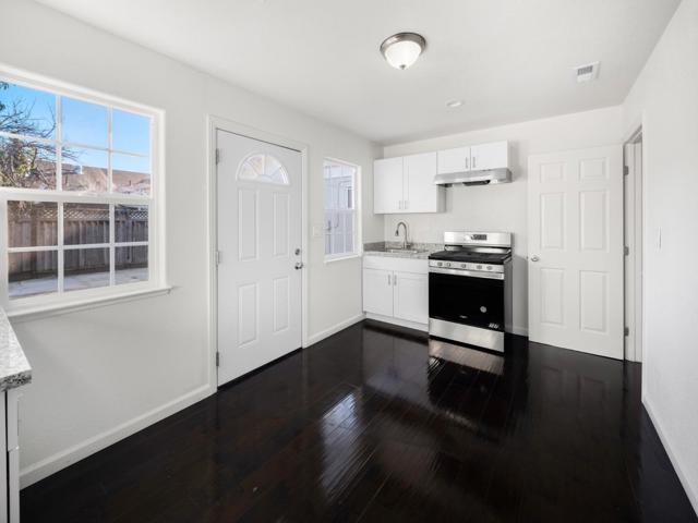 100 Beacon Drive, Milpitas CA: https://media.crmls.org/mediaz/4bad8c70-f4f5-4dba-82c5-6217e36d1be0.jpg