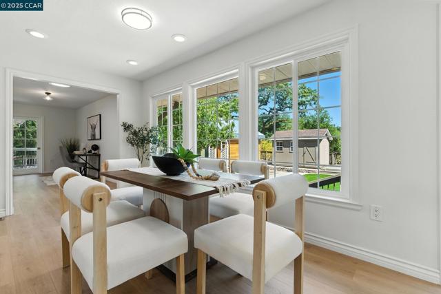 122 Stein Way, Orinda CA: https://media.crmls.org/mediaz/4bad980b-2839-4221-a1c1-14b7206bb1ea.jpg