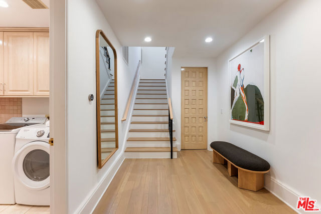 812 N Bedford Drive, Beverly Hills CA: https://media.crmls.org/mediaz/4bade823-25fc-4009-a157-72352917b3a6.jpg