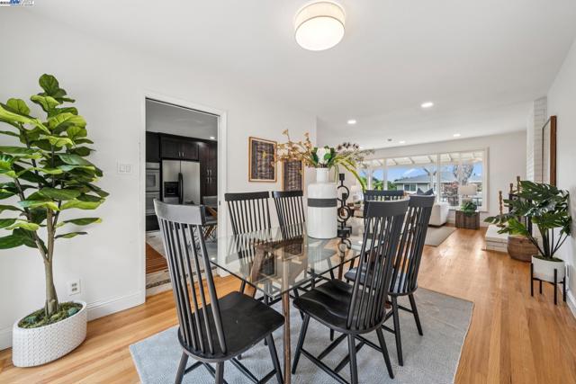 598 CRESTMONT DRIVE, Oakland CA: https://media.crmls.org/mediaz/4badfbb5-0873-434e-9986-3e8342f45e4e.jpg