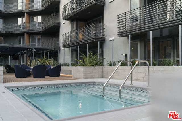 3425 W OLIVE Avenue, Burbank CA: https://media.crmls.org/mediaz/4bae01e3-e566-4584-9022-f82d5dff9378.jpg